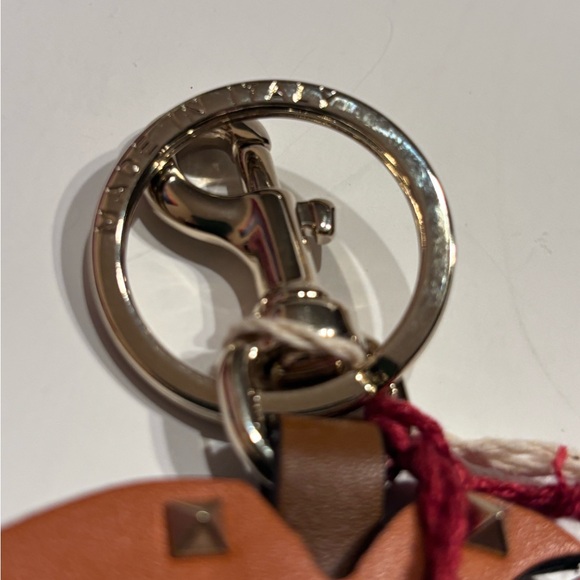 NWT $567  Valentino Rockstud Leaf Leather Bag Charm/Keychain - Picture 14 of 16